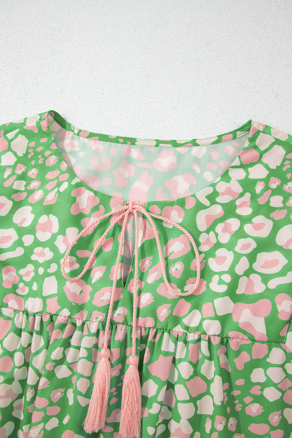 Green Plus Size Leopard Tassel Tie Split Neck Puff Sleeve Blouse