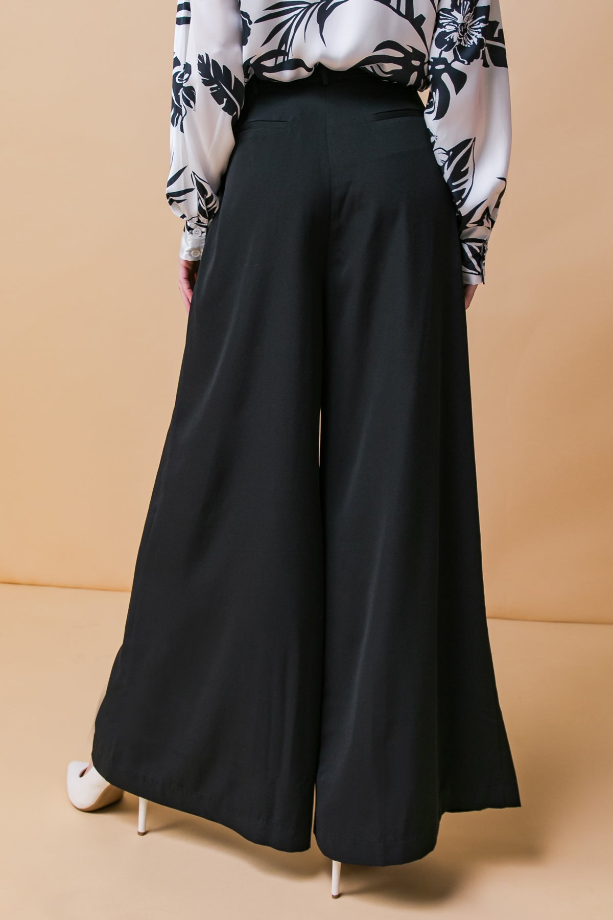 Throw It Back Woven Pants